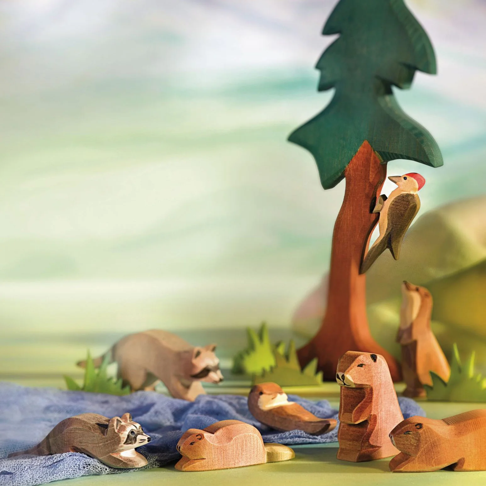 Handcrafted Wooden Sitting Beaver - Image 2
